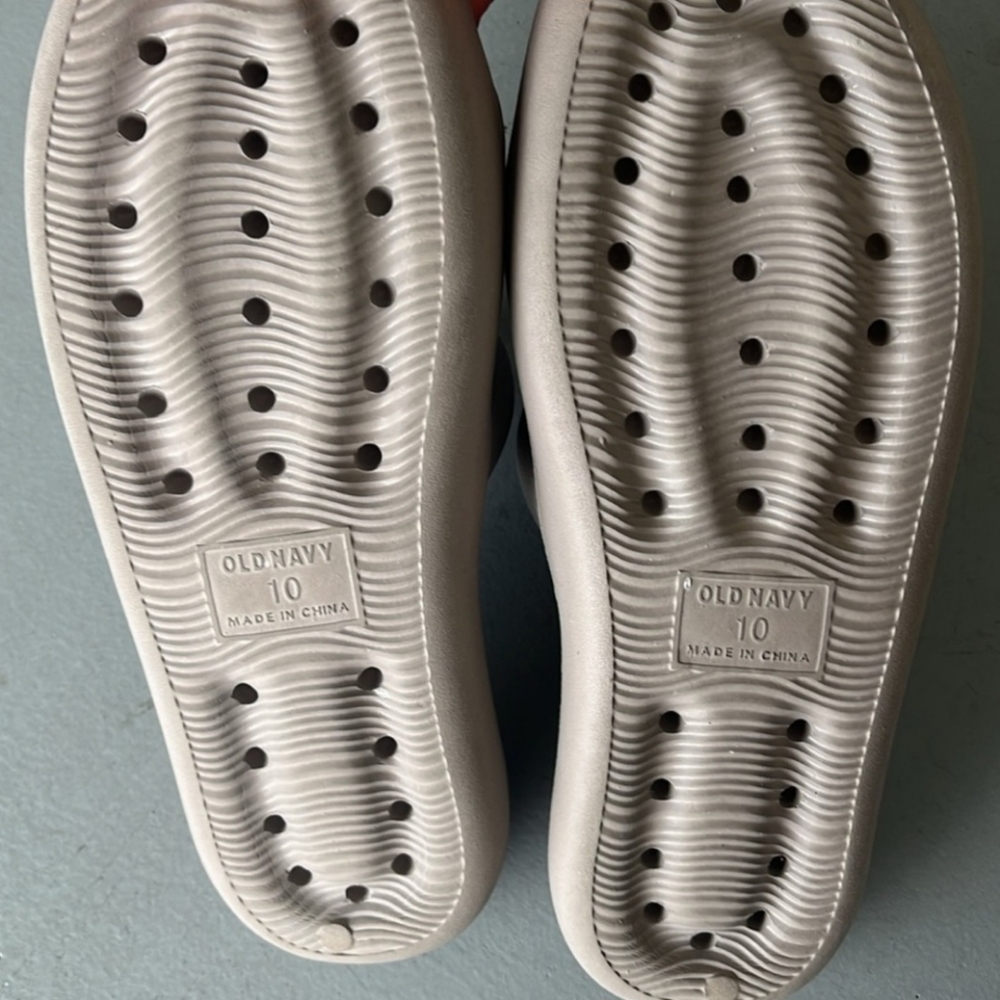 🤎Fun! Old Navy Slides🤎 - Picture 3 of 3